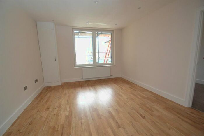1 Bedroom Flat To Rent In Consort Way, Horley, RH6