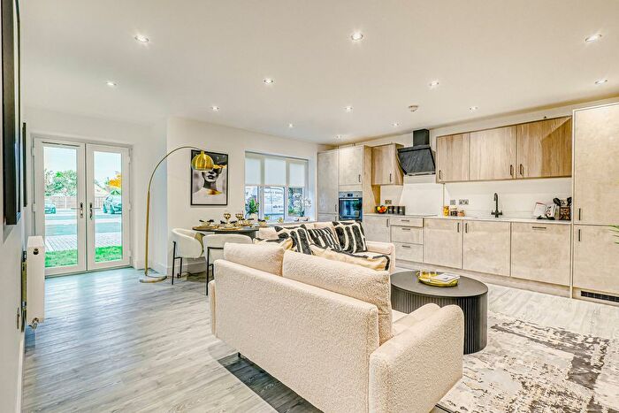 2 Bedroom Flat For Sale In Kenneth Road, Benfleet, SS7