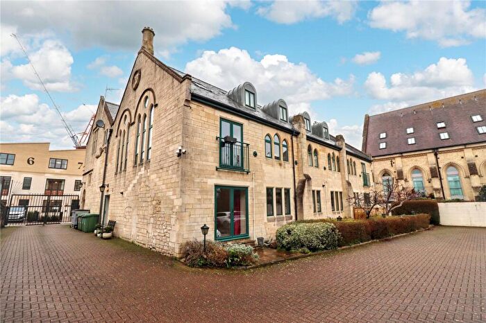 1 Bedroom Apartment For Sale In St Peters Court, Dorset Close, Bath, BA2