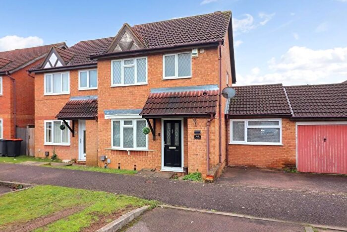 3 Bedroom Semi-Detached House For Sale In Chalkdown, Luton, Bedfordshire, LU2
