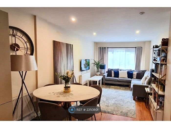 2 Bedroom Flat To Rent In Larden Road, London, W3