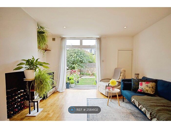 2 Bedroom Flat To Rent In Kensal Green, London, NW10