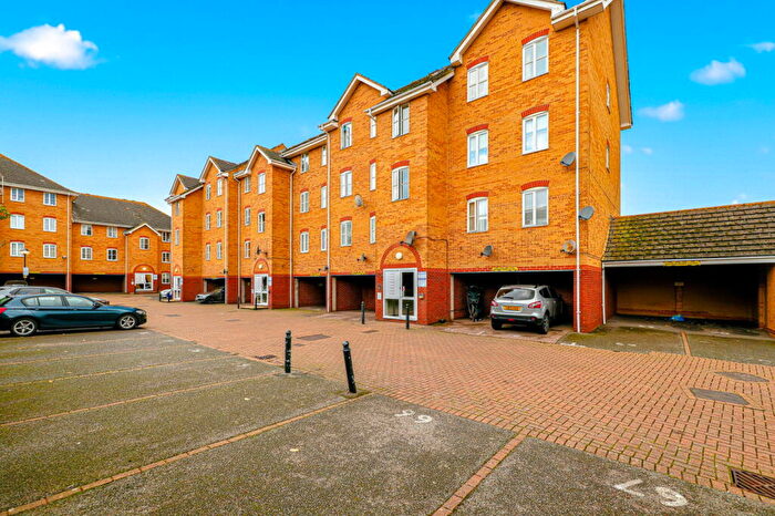 1 Bedroom Flat For Sale In Timber Court, Grays, RM17