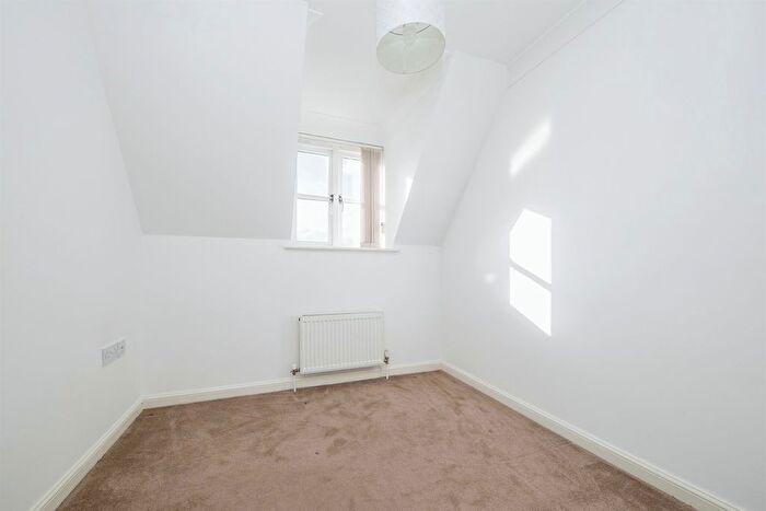 2 Bedroom Flat For Sale In Magdalen Street, Colchester, CO1