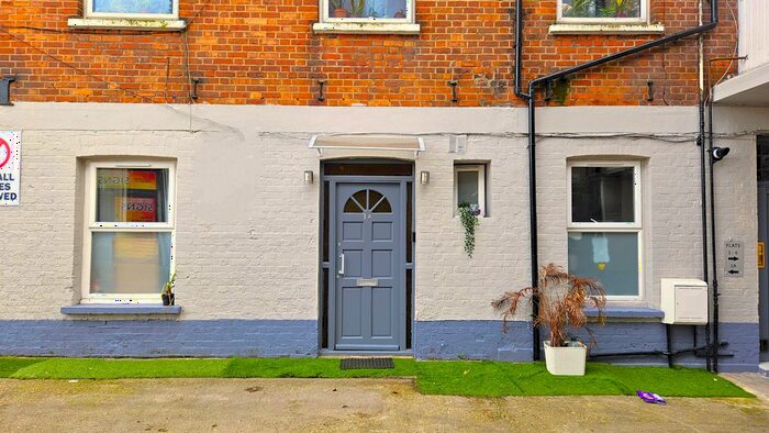 2 Bedroom Flat To Rent In High Road, Willesden, NW10