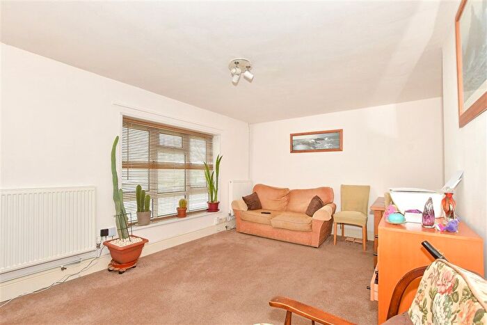 1 Bedroom Maisonette For Sale In Tilgate Way, Crawley, West Sussex, RH10