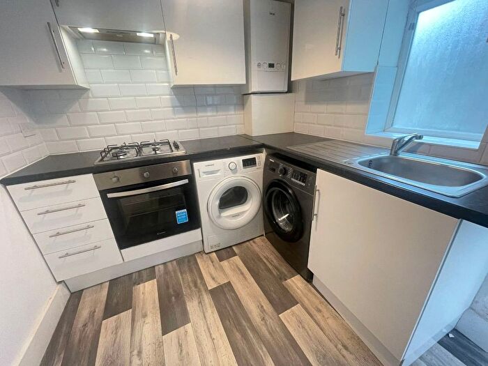 2 Bedroom Flat To Rent In B Mabley Street, London, E9