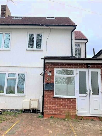 3 Bedroom Flat To Rent In Elthorne Way, Kingsbury, London, NW9