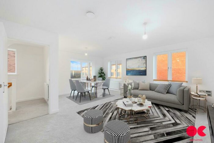 3 Bedroom End Of Terrace House To Rent In Broadway, Rainham, RM13