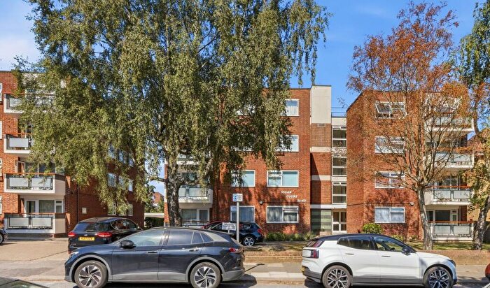 1 Bedroom Flat For Sale In Etchingham Park Road, Solar Court Etchingham Park Road, N3