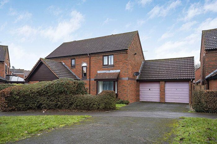4 Bedroom Detached House For Sale In Wedgwood Avenue, Milton Keynes, MK14