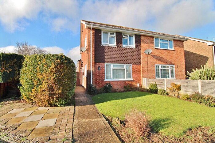 3 Bedroom Semi Detached House For Sale In Cheyne Way, Lee-on-the-Solent, PO13