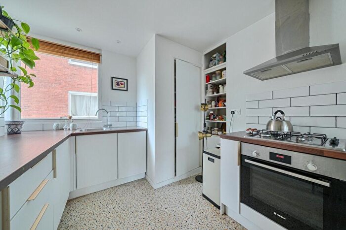2 Bedroom Flat For Sale In Lymer Avenue, Crystal Palace, London, SE19