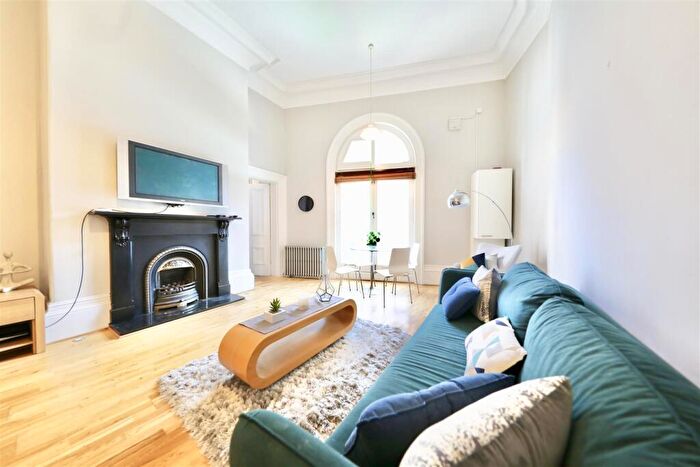 2 Bedroom Apartment For Sale In Land Of Green Ginger, Hull, HU1