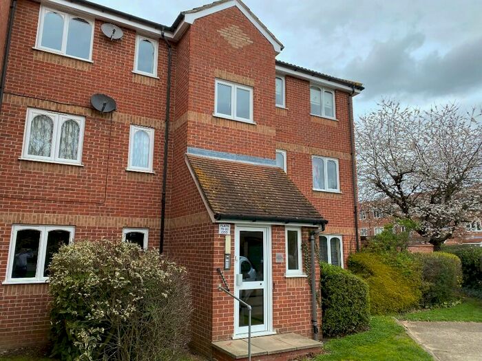 1 Bedroom Flat To Rent In Lesney Gardens, Rochford, Essex, SS4