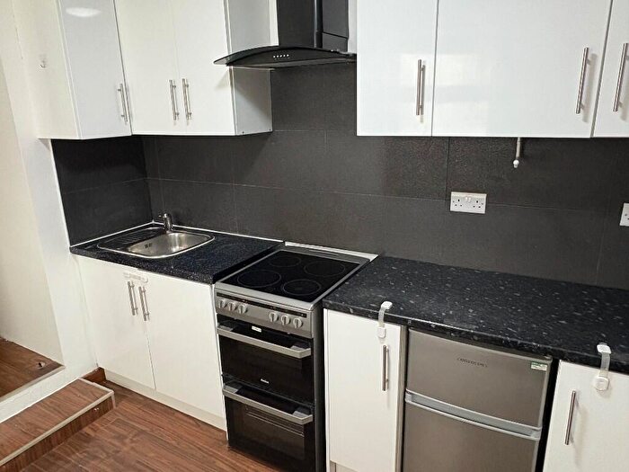 1 Bedroom Flat To Rent In Chalvey Road East, Slough, Berkshire, SL1