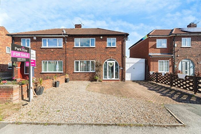 3 Bedroom Semi-Detached House For Sale In Mill Hill Avenue, Pontefract, WF8