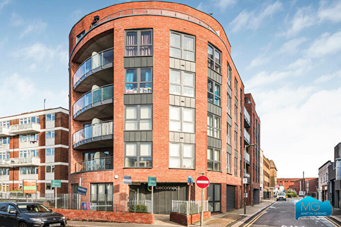 1 Bedroom Apartment To Rent In Nether Street, London, N3