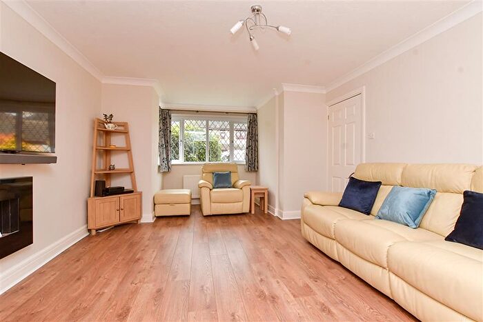 4 Bedroom Detached House For Sale In The Rise, Tadworth, Surrey, KT20