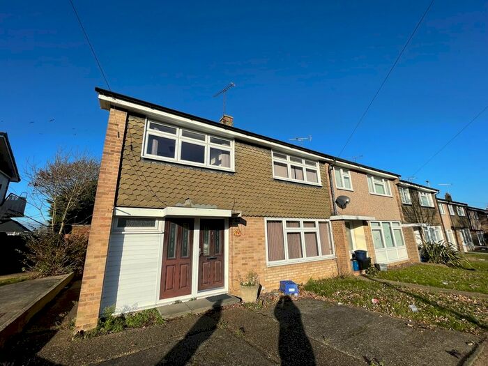 4 Bedroom Semi-Detached House To Rent In Treecote Drive, Leigh SS9