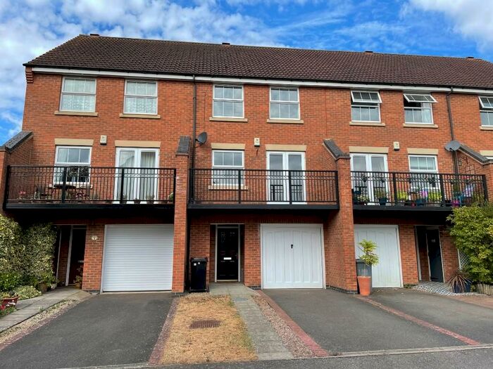 3 Bedroom Town House To Rent In Tarragon Way, Bourne, Lincolnshire, PE10