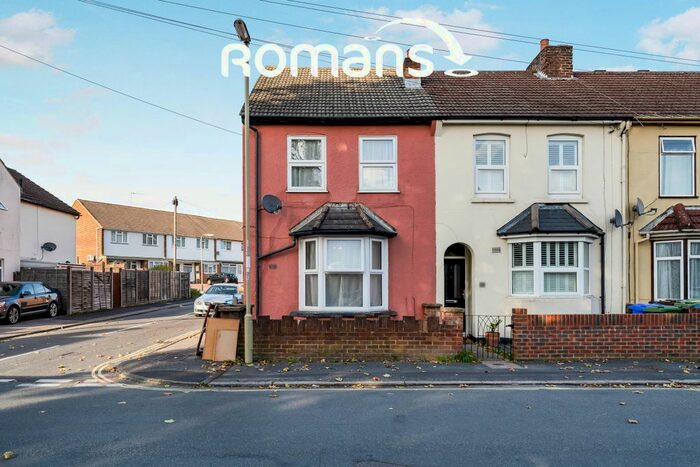 3 Bedroom End Of Terrace House To Rent In Newport Road, GU12