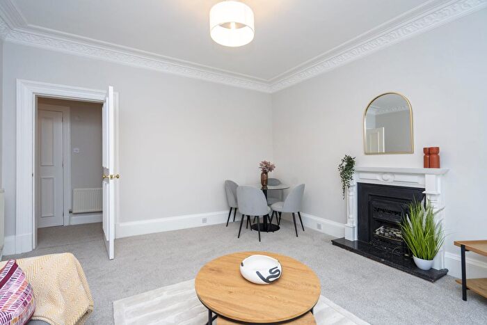 2 Bedroom Flat To Rent In Clepington Road, Dundee, DD3