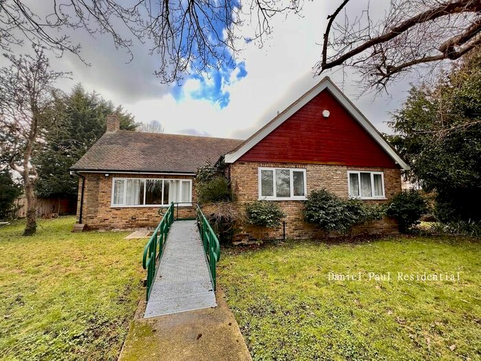 3 Bedroom Detached Bungalow To Rent In Osterley Lane, Southall, UB2