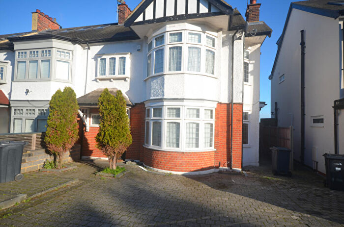 4 Bedroom Semi Detached House To Rent In Warren Road, E11