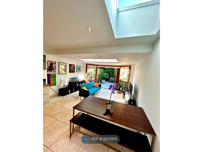 2 Bedroom Flat To Rent In Gordon Avenue, Twickenham, TW1