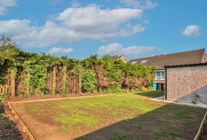 2 Bedroom Semi-Detached Bungalow For Sale In Greylees Avenue, Hull, HU6