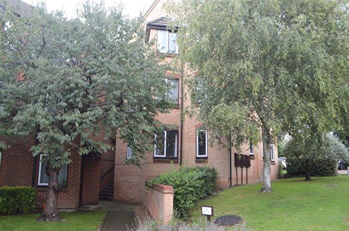 2 Bedroom Flat To Rent In The Putterills, Harpenden, AL5