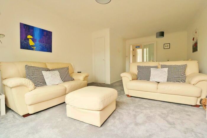 3 Bedroom Town House To Rent In Bardsley Close, Croydon, CR0