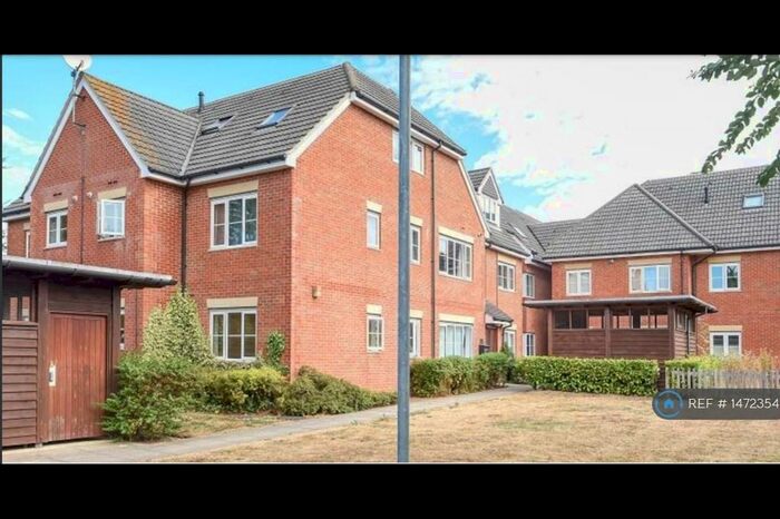 2 Bedroom Flat To Rent In Hunters Court, Winnersh, Wokingham, RG41