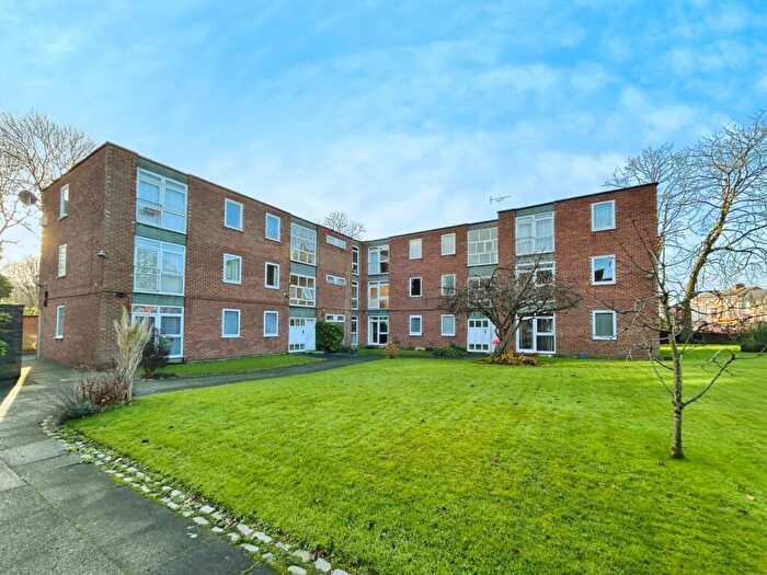 2 Bedroom Flat To Rent In Gwynant Place, Manchester, Greater Manchester, M20