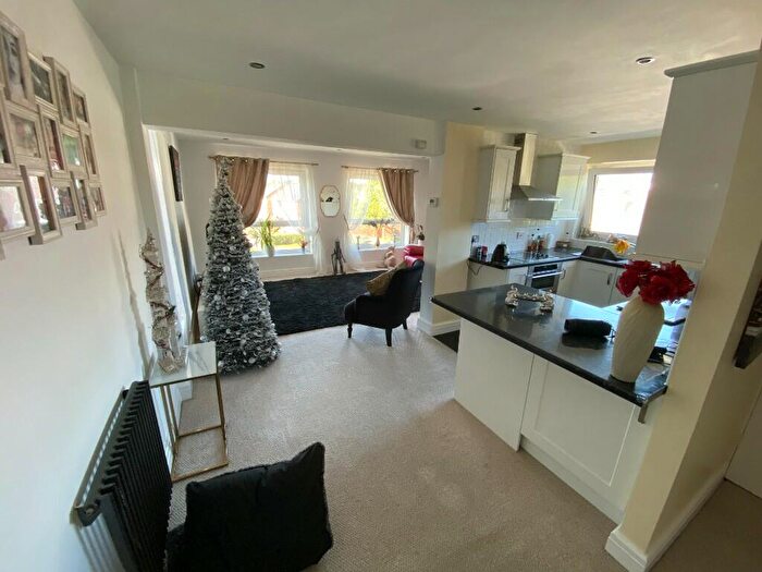 2 Bedroom Flat To Rent In Rayleigh Road, Benfleet, Essex, SS7