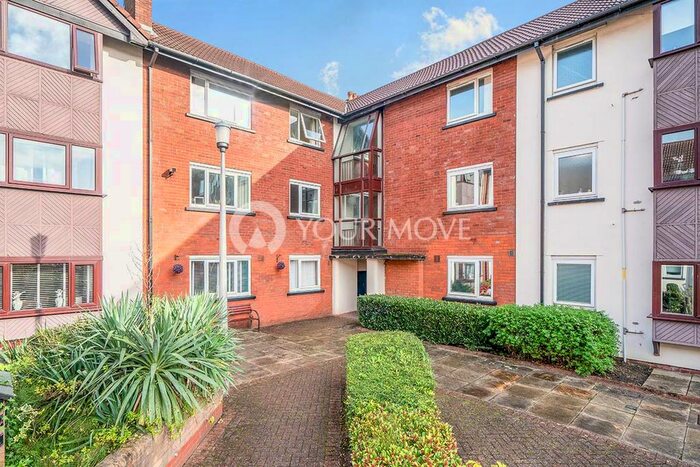 3 Bedroom Flat To Rent In Canterbury Gardens, Salford, Greater Manchester, M5