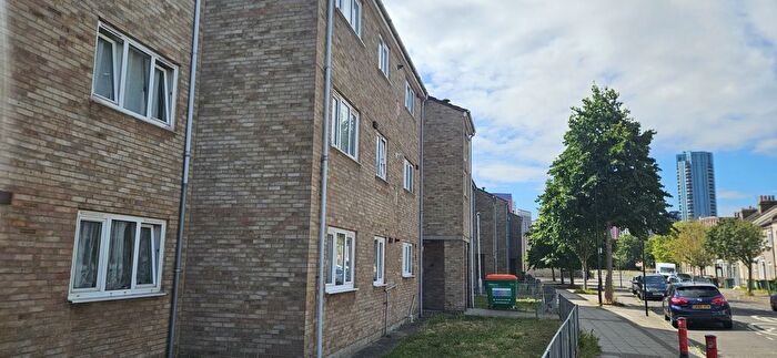 3 Bedroom Flat To Rent In Exnin St, E16