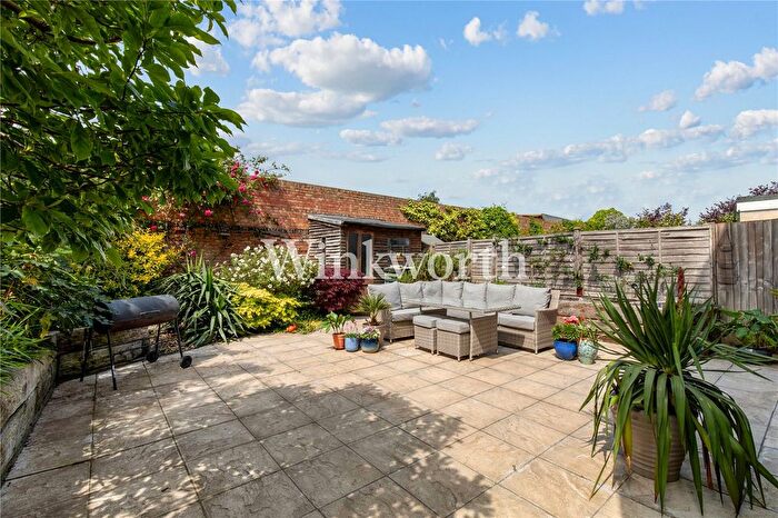 2 Bedroom Flat For Sale In Terront Road, London, N15
