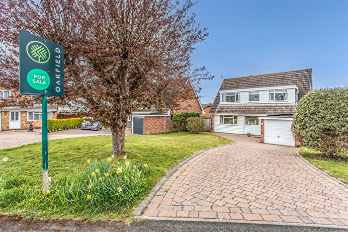 4 Bedroom Detached House For Sale In Lashbrooks Road, Uckfield, TN22