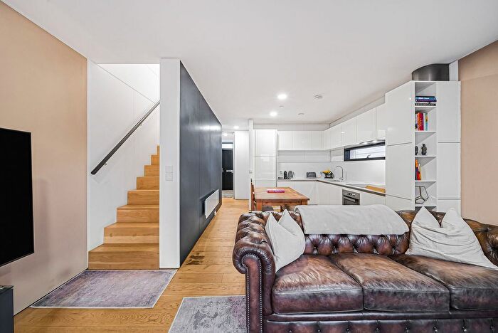 5 Bedroom End Of Terrace House For Sale In Senior Lane, Salford, M3