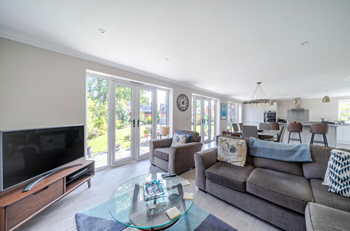 4 Bedroom Detached House For Sale In Greenacres Gate, Pamber Green, Hampshire, RG26