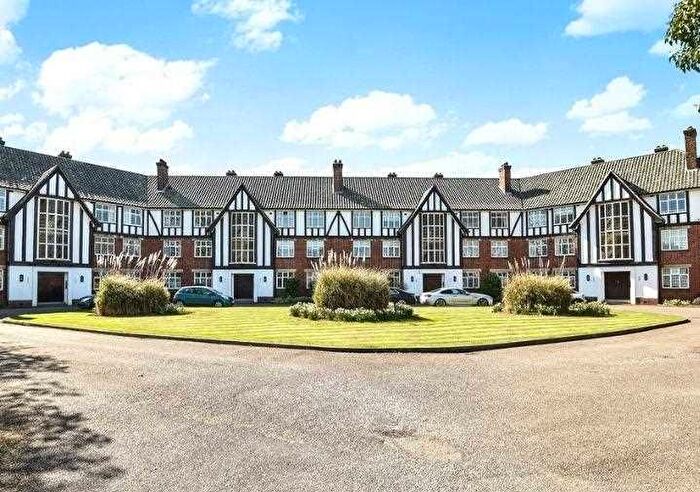 2 Bedroom Flat To Rent In Greentiles, Denham, UB9