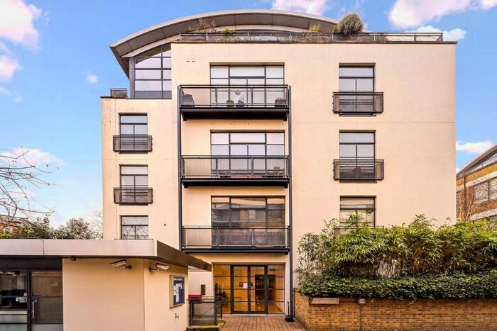 2 Bedroom Flat To Rent In Evershed Walk, London, W4