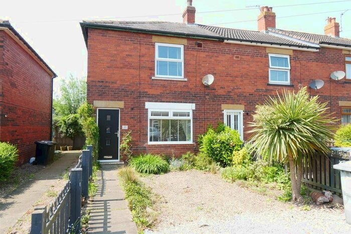 2 Bedroom Town House To Rent In Garden House Lane, Tingley, Wakefield, WF3