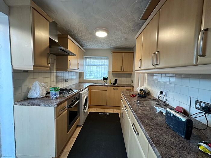 4 Bedroom Semi-Detached House To Rent In Fareham Road, Feltham, TW14