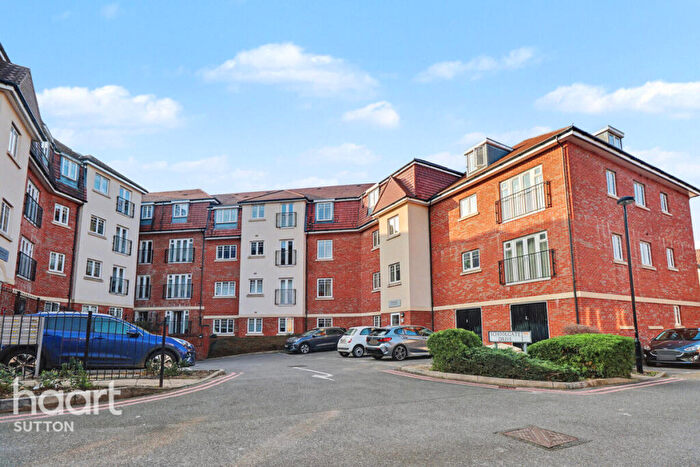 1 Bedroom Apartment For Sale In Schoolgate Drive, Morden, SM4