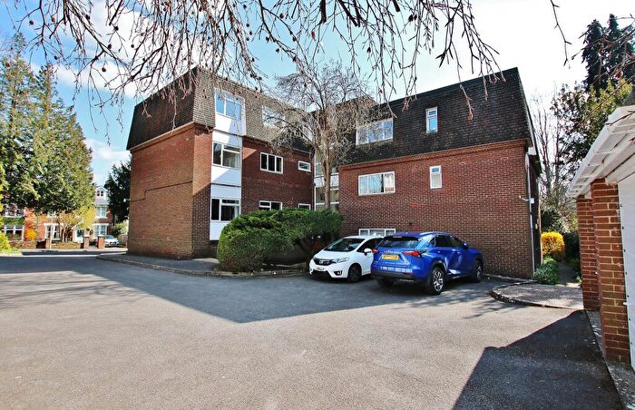 2 Bedroom Apartment To Rent In Cedar Court, Christchurch Road, Winchester, Hampshire, SO23