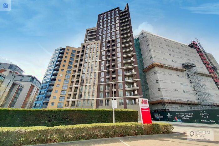 3 Bedroom Flat To Rent In Western Gateway, London, E16