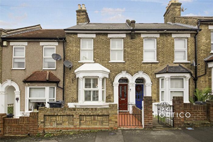 2 Bedroom Terraced House To Rent In Stoneycroft Road, IG8